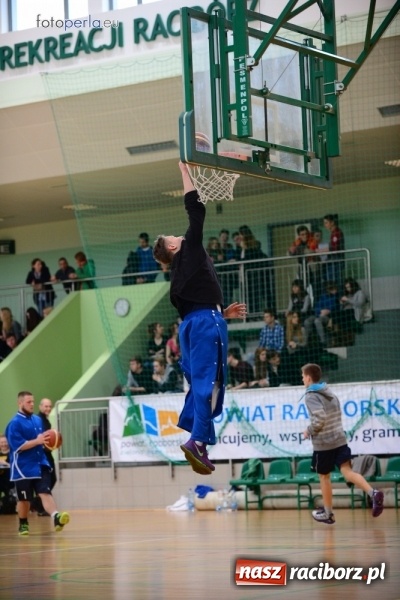 Zdjęcie w galerii na portalu naszraciborz.pl: Powiatowe Rozgrywki Szk&oacute;ł Ponadgimnazjalnych w Koszyk&oacute;wce Chłopc&oacute;w wiadomości z regionu