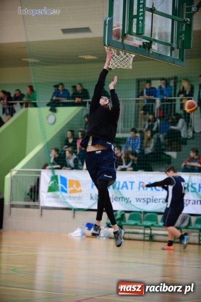 Zdjęcie w galerii na portalu naszraciborz.pl: Powiatowe Rozgrywki Szk&oacute;ł Ponadgimnazjalnych w Koszyk&oacute;wce Chłopc&oacute;w wiadomości z regionu