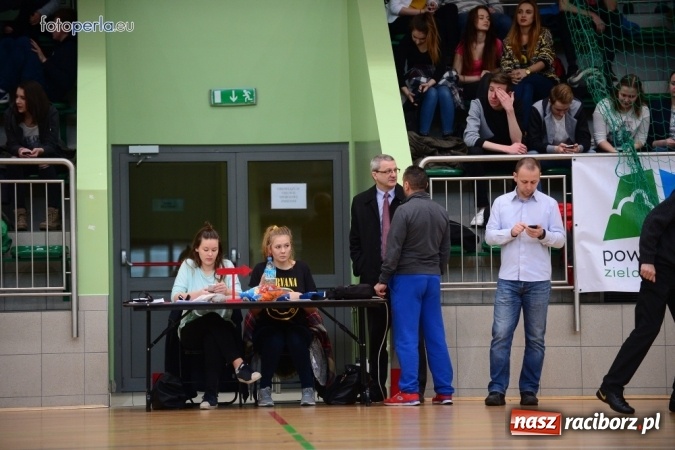 Zdjęcie w galerii na portalu naszraciborz.pl: Powiatowe Rozgrywki Szk&oacute;ł Ponadgimnazjalnych w Koszyk&oacute;wce Chłopc&oacute;w wiadomości z regionu