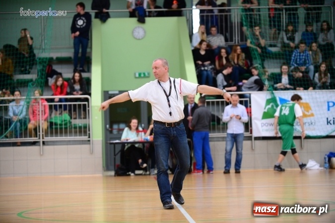 Zdjęcie w galerii na portalu naszraciborz.pl: Powiatowe Rozgrywki Szk&oacute;ł Ponadgimnazjalnych w Koszyk&oacute;wce Chłopc&oacute;w wiadomości z regionu