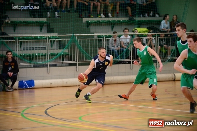Zdjęcie w galerii na portalu naszraciborz.pl: Powiatowe Rozgrywki Szk&oacute;ł Ponadgimnazjalnych w Koszyk&oacute;wce Chłopc&oacute;w wiadomości z regionu