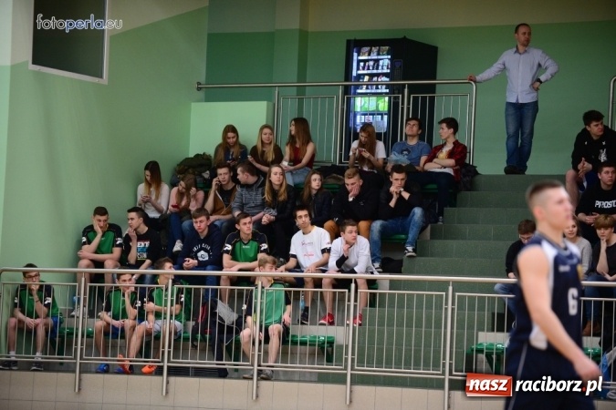 Zdjęcie w galerii na portalu naszraciborz.pl: Powiatowe Rozgrywki Szk&oacute;ł Ponadgimnazjalnych w Koszyk&oacute;wce Chłopc&oacute;w wiadomości z regionu