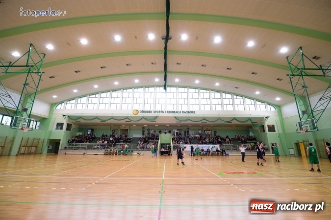 Zdjęcie w galerii na portalu naszraciborz.pl: Powiatowe Rozgrywki Szk&oacute;ł Ponadgimnazjalnych w Koszyk&oacute;wce Chłopc&oacute;w wiadomości z regionu