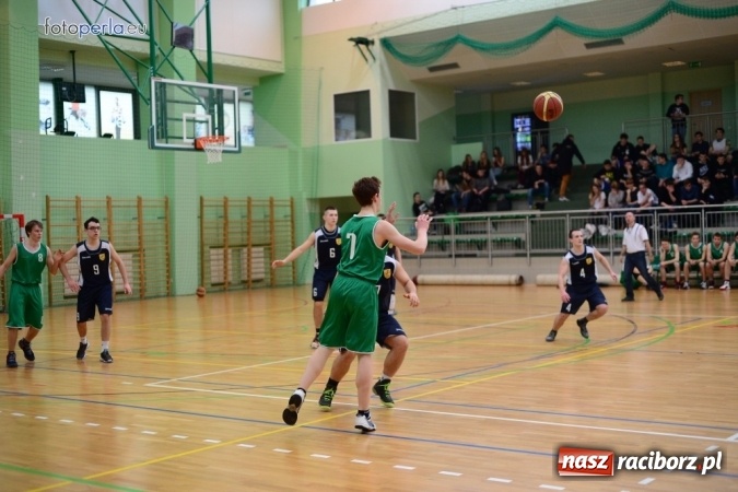 Zdjęcie w galerii na portalu naszraciborz.pl: Powiatowe Rozgrywki Szk&oacute;ł Ponadgimnazjalnych w Koszyk&oacute;wce Chłopc&oacute;w wiadomości z regionu