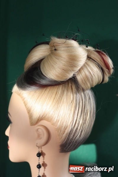 Zdjęcie w galerii na portalu naszraciborz.pl: Fryzjerski kunszt uczennic Centrum Kształcenia Zawodowego i Ustawicznego nr 1 wiadomości z regionu