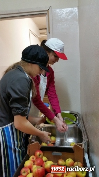 Zdjęcie w galerii na portalu naszraciborz.pl: Witaminki Mickiewicza - w II LO działa młodzieżowe miniprzedsiębiorstwo  wiadomości z regionu