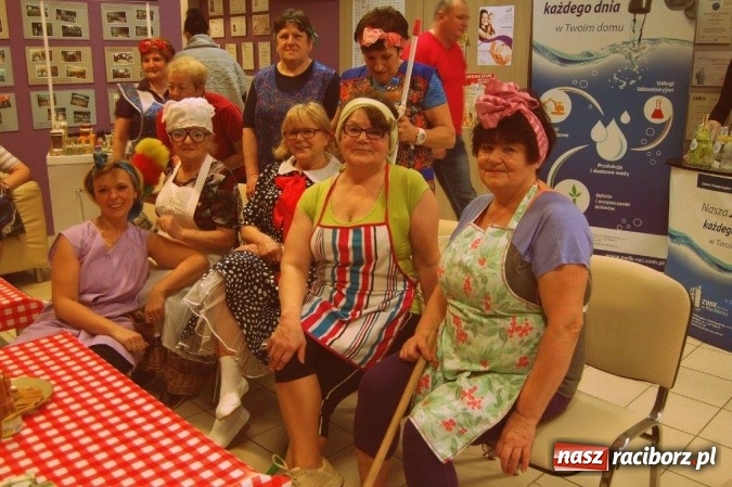 Zdjęcie w galerii na portalu naszraciborz.pl: Powrót do PRL-u, czyli Dzień Kobiet w Akademii Fitness wiadomości z regionu