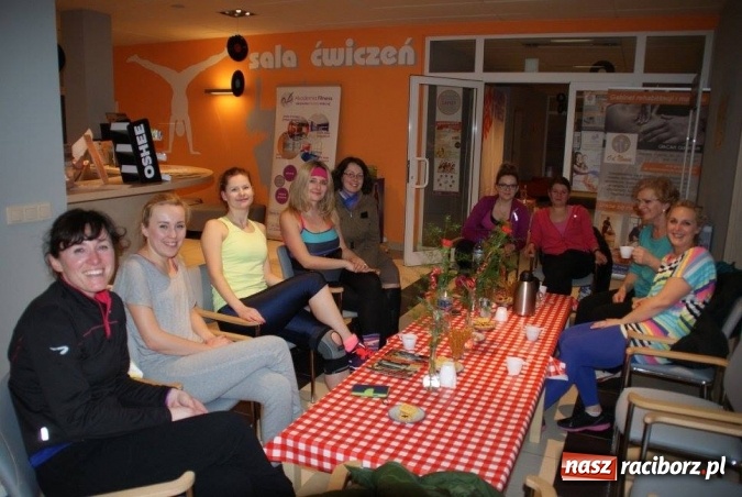 Zdjęcie w galerii na portalu naszraciborz.pl: Powrót do PRL-u, czyli Dzień Kobiet w Akademii Fitness wiadomości z regionu