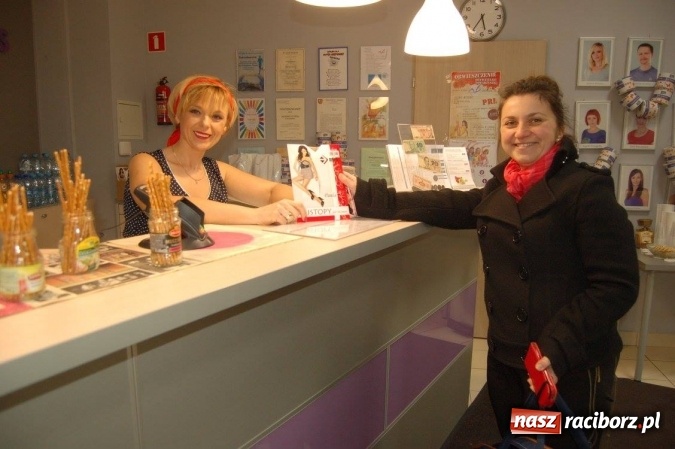 Zdjęcie w galerii na portalu naszraciborz.pl: Powrót do PRL-u, czyli Dzień Kobiet w Akademii Fitness wiadomości z regionu