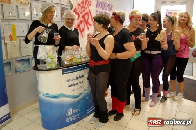 Zdjęcie w galerii na portalu naszraciborz.pl: Powrót do PRL-u, czyli Dzień Kobiet w Akademii Fitness wiadomości z regionu
