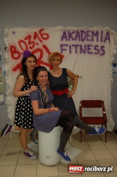 Zdjęcie w galerii na portalu naszraciborz.pl: Powrót do PRL-u, czyli Dzień Kobiet w Akademii Fitness wiadomości z regionu