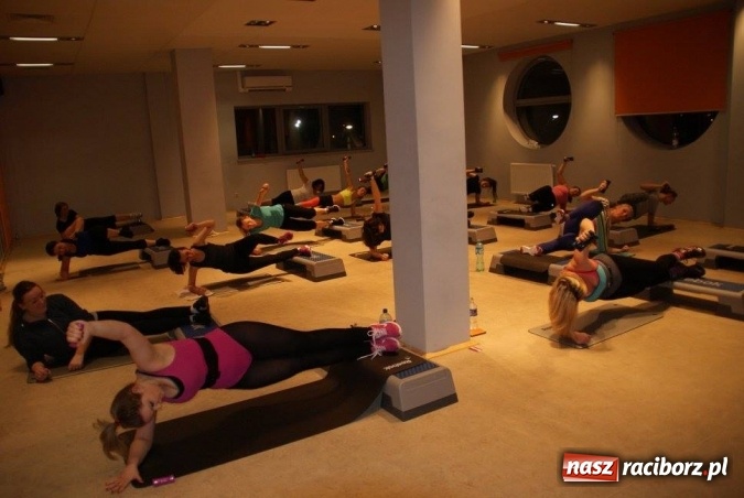 Zdjęcie w galerii na portalu naszraciborz.pl: Powrót do PRL-u, czyli Dzień Kobiet w Akademii Fitness wiadomości z regionu