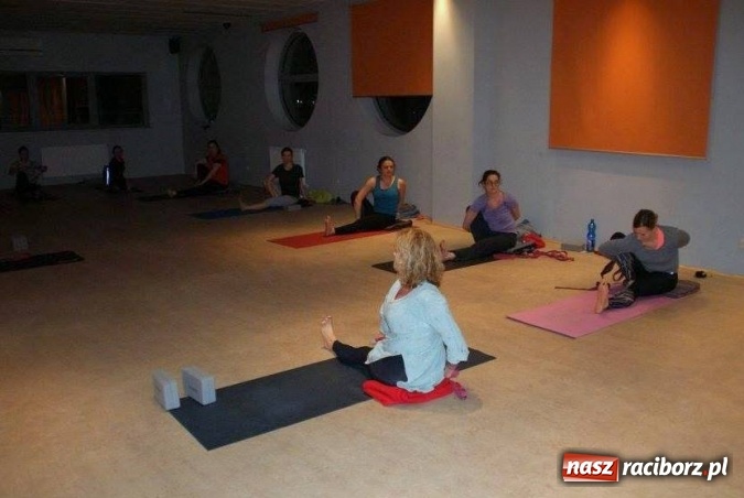 Zdjęcie w galerii na portalu naszraciborz.pl: Powrót do PRL-u, czyli Dzień Kobiet w Akademii Fitness wiadomości z regionu