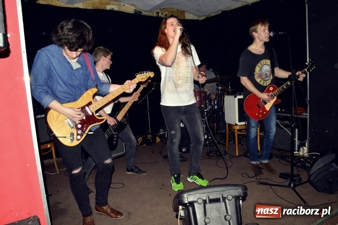 Zdjęcie w galerii na portalu naszraciborz.pl: Joyride oraz Li’ zagrali na Końcu Świata wiadomości z regionu