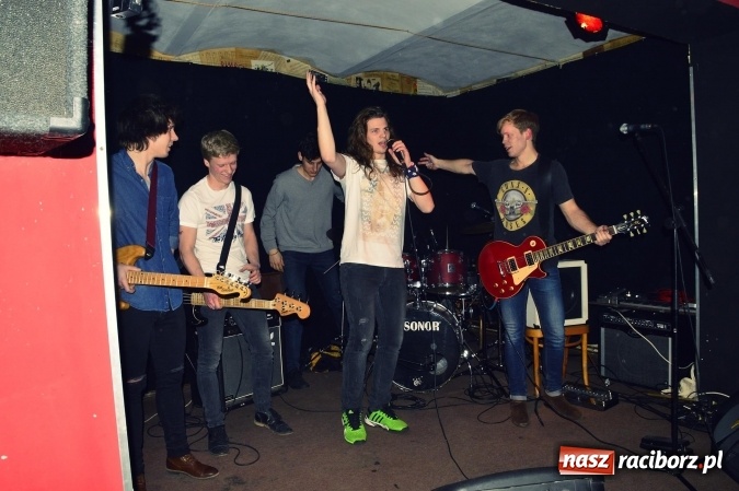 Zdjęcie w galerii na portalu naszraciborz.pl: Joyride oraz Li’ zagrali na Końcu Świata wiadomości z regionu