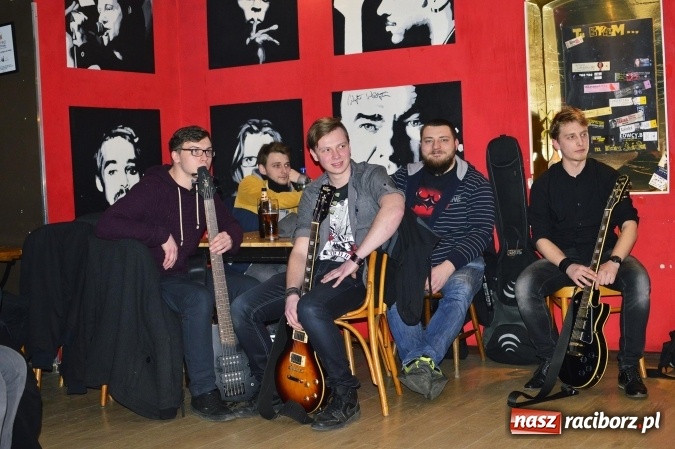 Zdjęcie w galerii na portalu naszraciborz.pl: Joyride oraz Li’ zagrali na Końcu Świata wiadomości z regionu