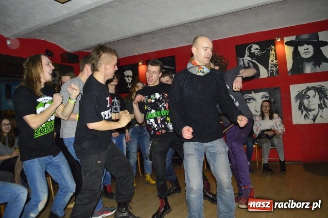 Zdjęcie w galerii na portalu naszraciborz.pl: Joyride oraz Li’ zagrali na Końcu Świata wiadomości z regionu