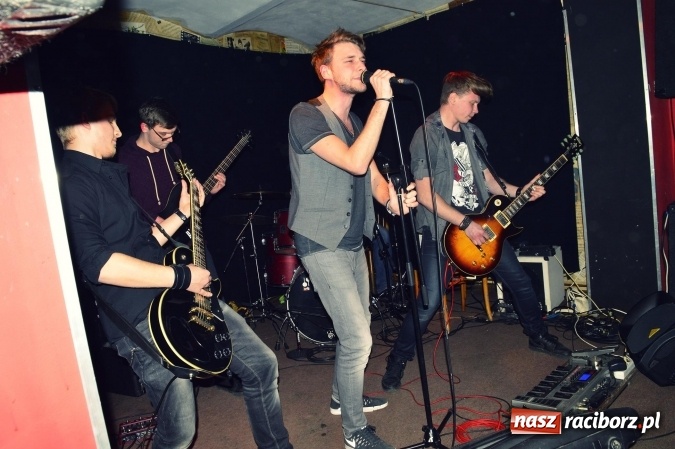 Zdjęcie w galerii na portalu naszraciborz.pl: Joyride oraz Li’ zagrali na Końcu Świata wiadomości z regionu