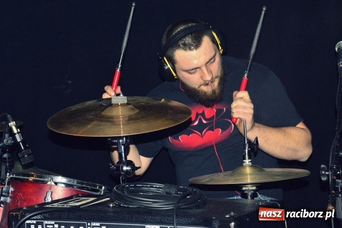 Zdjęcie w galerii na portalu naszraciborz.pl: Joyride oraz Li’ zagrali na Końcu Świata wiadomości z regionu
