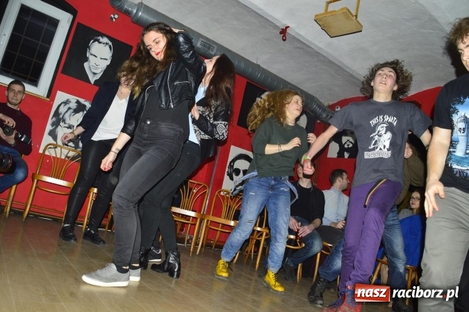 Zdjęcie w galerii na portalu naszraciborz.pl: Joyride oraz Li’ zagrali na Końcu Świata wiadomości z regionu