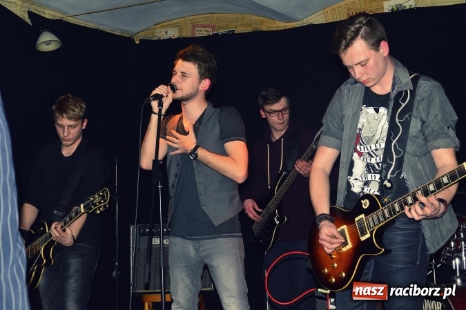 Zdjęcie w galerii na portalu naszraciborz.pl: Joyride oraz Li’ zagrali na Końcu Świata wiadomości z regionu