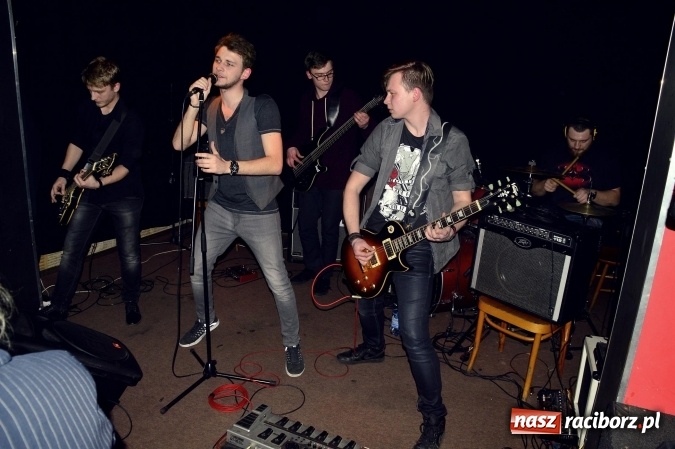Zdjęcie w galerii na portalu naszraciborz.pl: Joyride oraz Li’ zagrali na Końcu Świata wiadomości z regionu