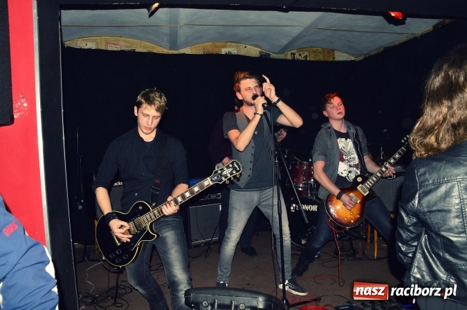 Zdjęcie w galerii na portalu naszraciborz.pl: Joyride oraz Li’ zagrali na Końcu Świata wiadomości z regionu