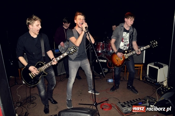 Zdjęcie w galerii na portalu naszraciborz.pl: Joyride oraz Li’ zagrali na Końcu Świata wiadomości z regionu