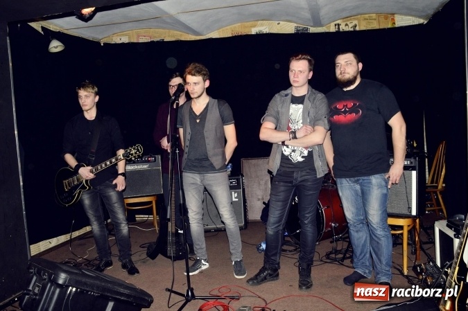 Zdjęcie w galerii na portalu naszraciborz.pl: Joyride oraz Li’ zagrali na Końcu Świata wiadomości z regionu