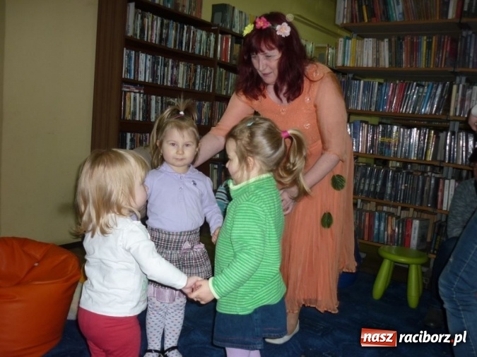 Zdjęcie w galerii na portalu naszraciborz.pl: Pani Wiosna zawitała do biblioteki na Ostrogu  wiadomości z regionu