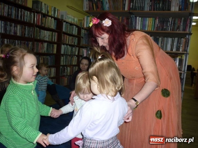 Zdjęcie w galerii na portalu naszraciborz.pl: Pani Wiosna zawitała do biblioteki na Ostrogu  wiadomości z regionu