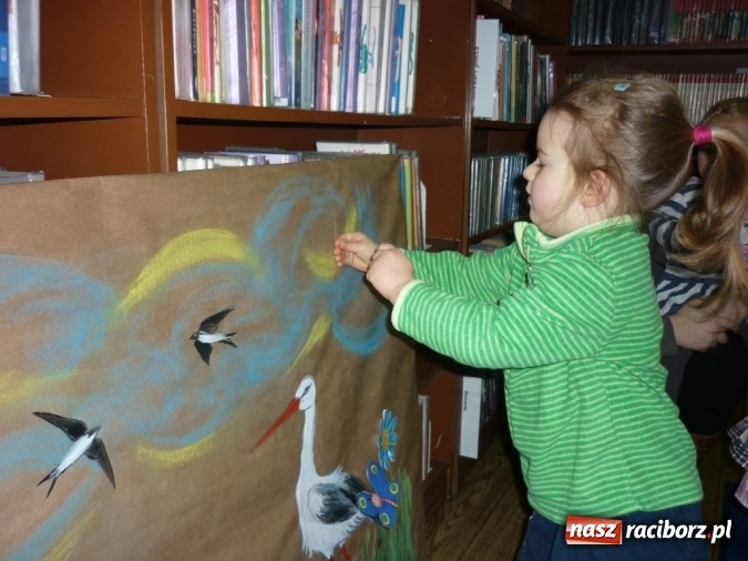 Zdjęcie w galerii na portalu naszraciborz.pl: Pani Wiosna zawitała do biblioteki na Ostrogu  wiadomości z regionu