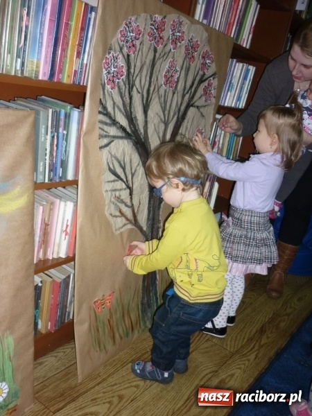 Zdjęcie w galerii na portalu naszraciborz.pl: Pani Wiosna zawitała do biblioteki na Ostrogu  wiadomości z regionu