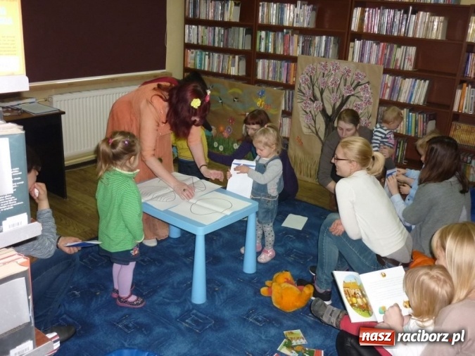 Zdjęcie w galerii na portalu naszraciborz.pl: Pani Wiosna zawitała do biblioteki na Ostrogu  wiadomości z regionu