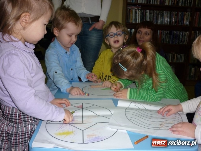 Zdjęcie w galerii na portalu naszraciborz.pl: Pani Wiosna zawitała do biblioteki na Ostrogu  wiadomości z regionu