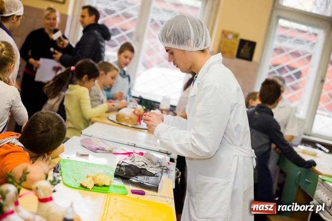 Zdjęcie w galerii na portalu naszraciborz.pl: Warsztaty kulinarne uczniów SP 18 wiadomości z regionu