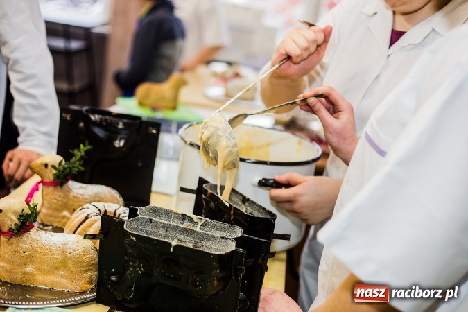Zdjęcie w galerii na portalu naszraciborz.pl: Warsztaty kulinarne uczniów SP 18 wiadomości z regionu