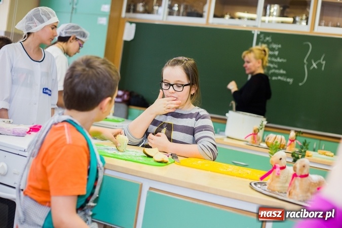 Zdjęcie w galerii na portalu naszraciborz.pl: Warsztaty kulinarne uczniów SP 18 wiadomości z regionu