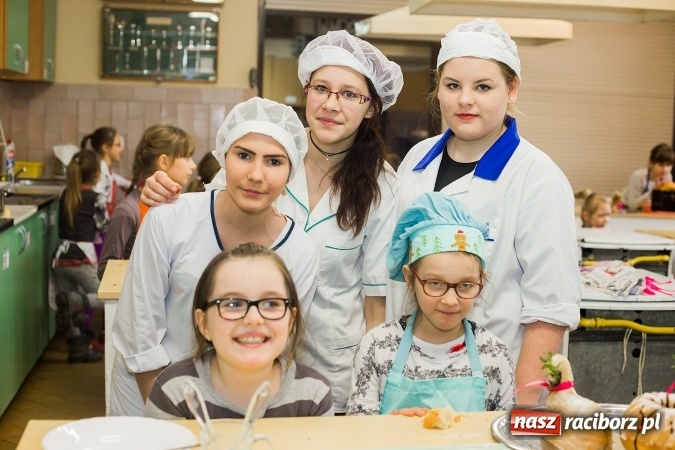 Zdjęcie w galerii na portalu naszraciborz.pl: Warsztaty kulinarne uczniów SP 18 wiadomości z regionu