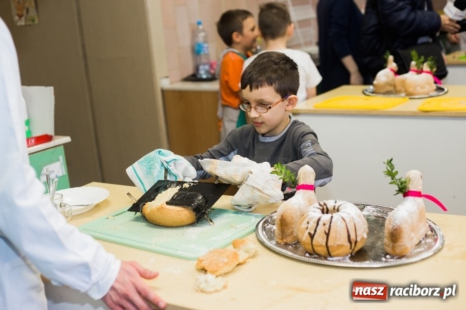 Zdjęcie w galerii na portalu naszraciborz.pl: Warsztaty kulinarne uczniów SP 18 wiadomości z regionu
