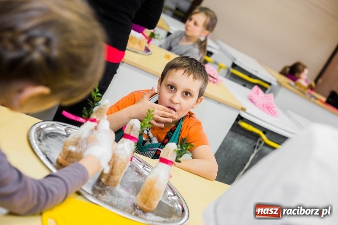 Zdjęcie w galerii na portalu naszraciborz.pl: Warsztaty kulinarne uczniów SP 18 wiadomości z regionu