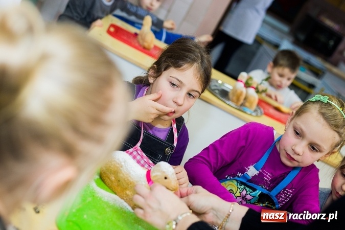 Zdjęcie w galerii na portalu naszraciborz.pl: Warsztaty kulinarne uczniów SP 18 wiadomości z regionu