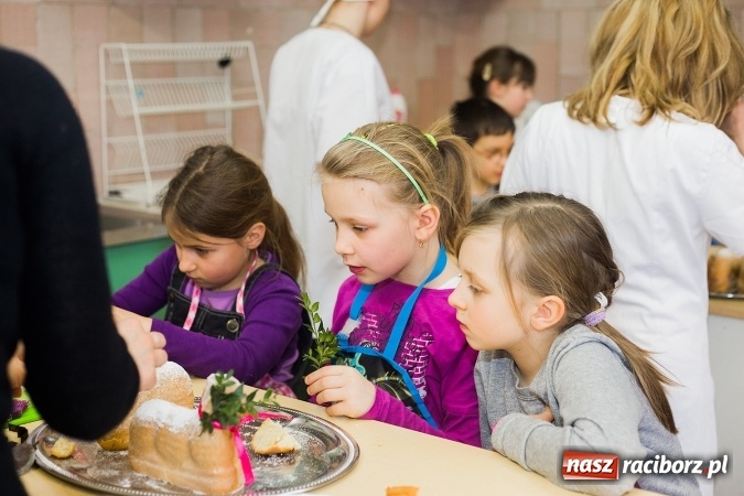 Zdjęcie w galerii na portalu naszraciborz.pl: Warsztaty kulinarne uczniów SP 18 wiadomości z regionu