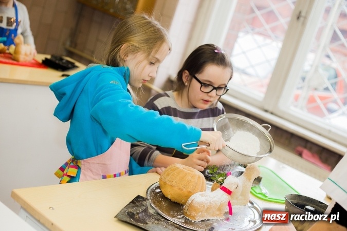 Zdjęcie w galerii na portalu naszraciborz.pl: Warsztaty kulinarne uczniów SP 18 wiadomości z regionu