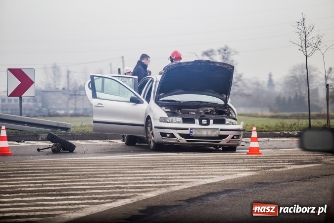 Zdjęcie w galerii na portalu naszraciborz.pl: Kolejne zderzenie pojazdów na ostrym zakręcie na Piaskowej wiadomości z regionu