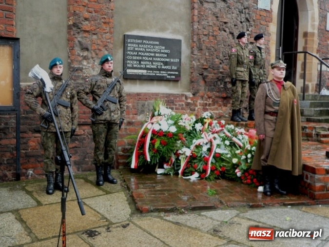 Zdjęcie w galerii na portalu naszraciborz.pl: Sztandar z Markowic na wrocławskich uroczystościach Rodła wiadomości z regionu