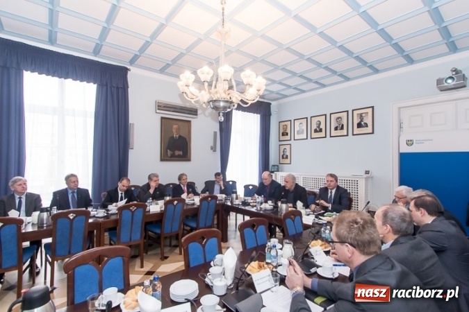 Zdjęcie w galerii na portalu naszraciborz.pl: Ruszyły prace zespołu problemowego WRDS ds. opracowania nowego Kontraktu dla Śląska wiadomości z regionu