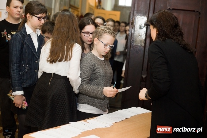 Zdjęcie w galerii na portalu naszraciborz.pl: Powiatowy konkurs Matematyka na 5 w Gimnazjum nr 5 wiadomości z regionu