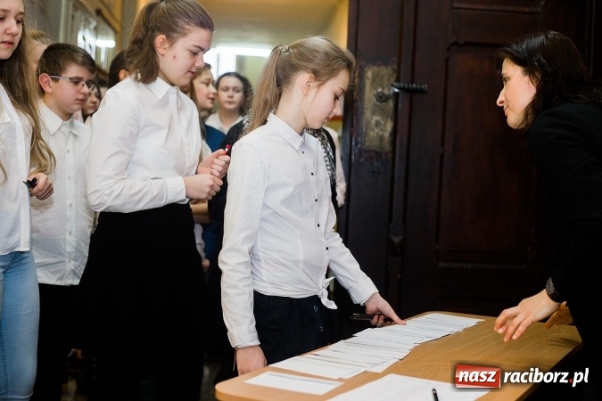 Zdjęcie w galerii na portalu naszraciborz.pl: Powiatowy konkurs Matematyka na 5 w Gimnazjum nr 5 wiadomości z regionu