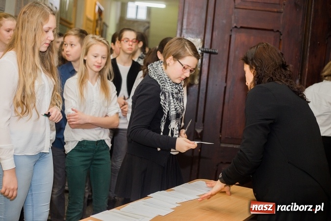 Zdjęcie w galerii na portalu naszraciborz.pl: Powiatowy konkurs Matematyka na 5 w Gimnazjum nr 5 wiadomości z regionu